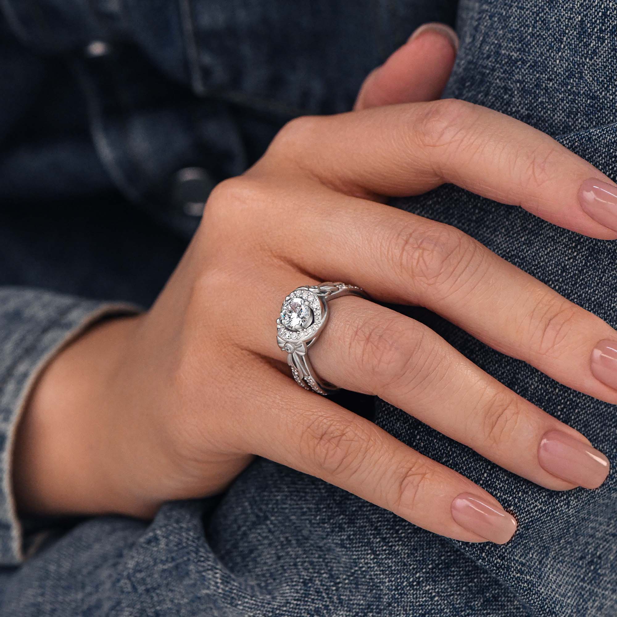 Graceful Bow Entwined Ring - Moissanite