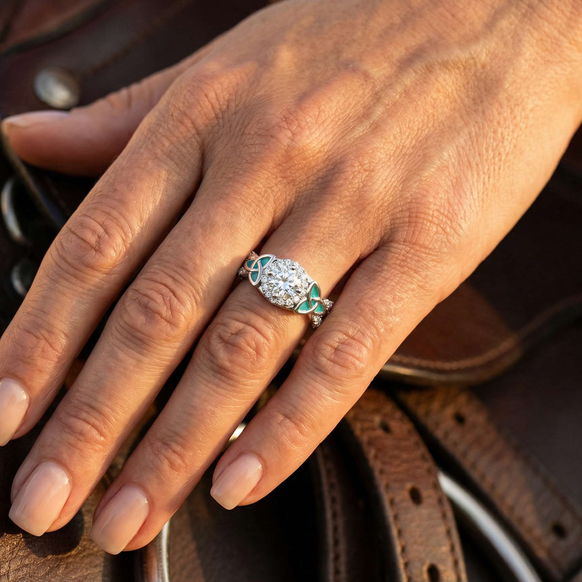 Interwoven Lucky Leaf Ring - Moissanite