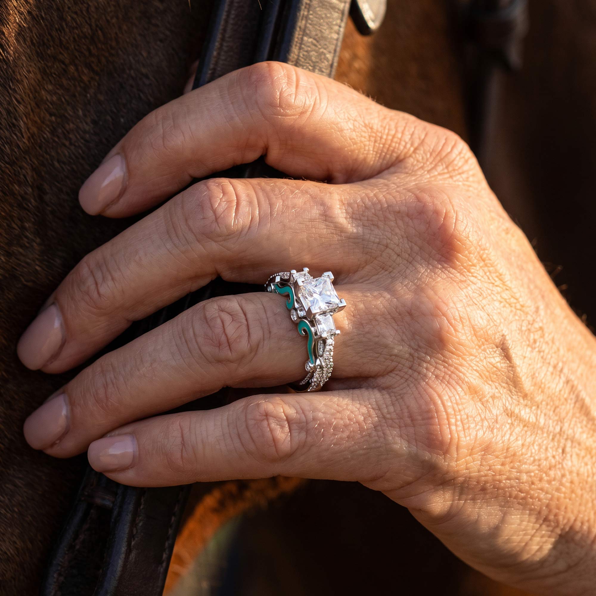 Love Rivet Ring - Moissanite