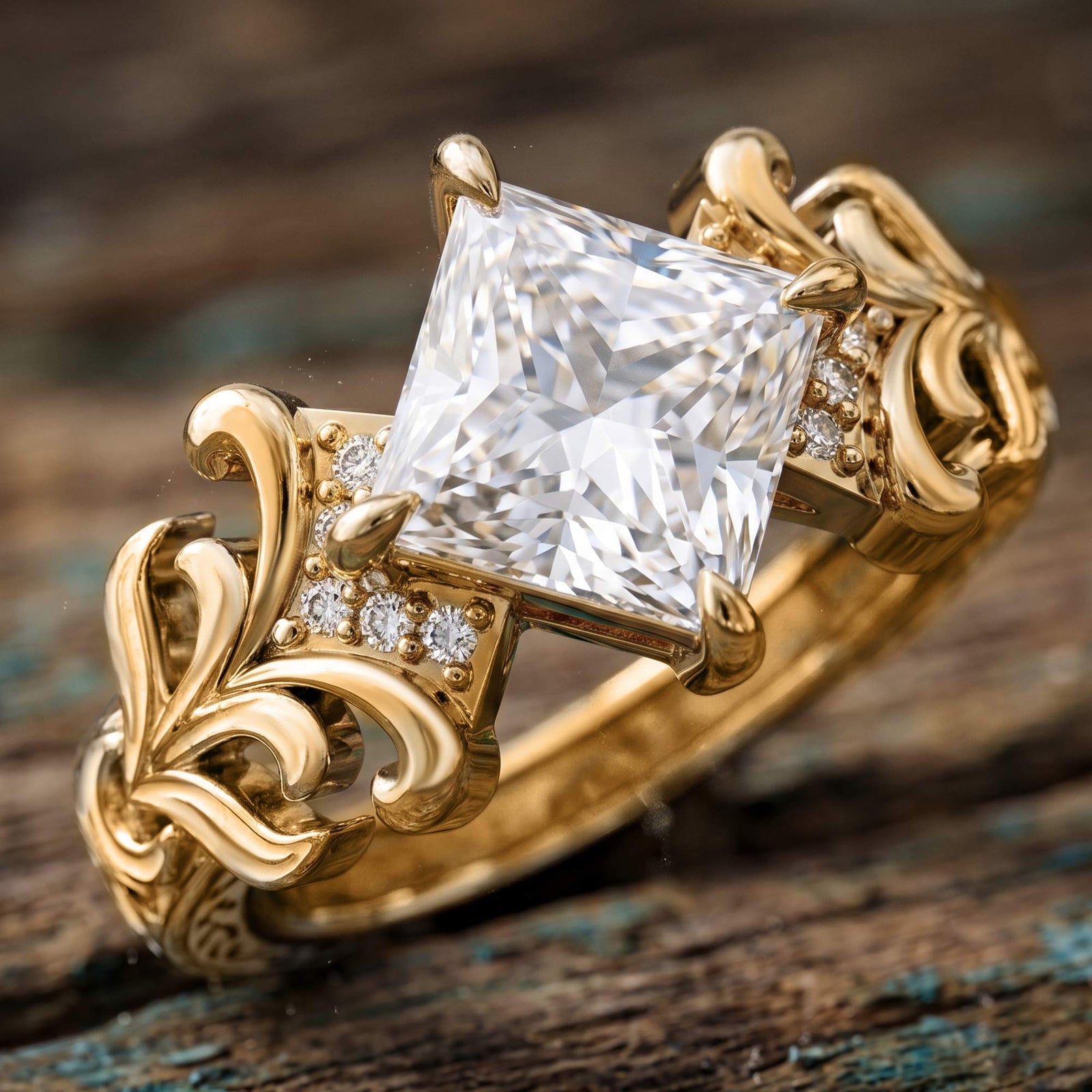Sunspire Glow Ring - Moissanite
