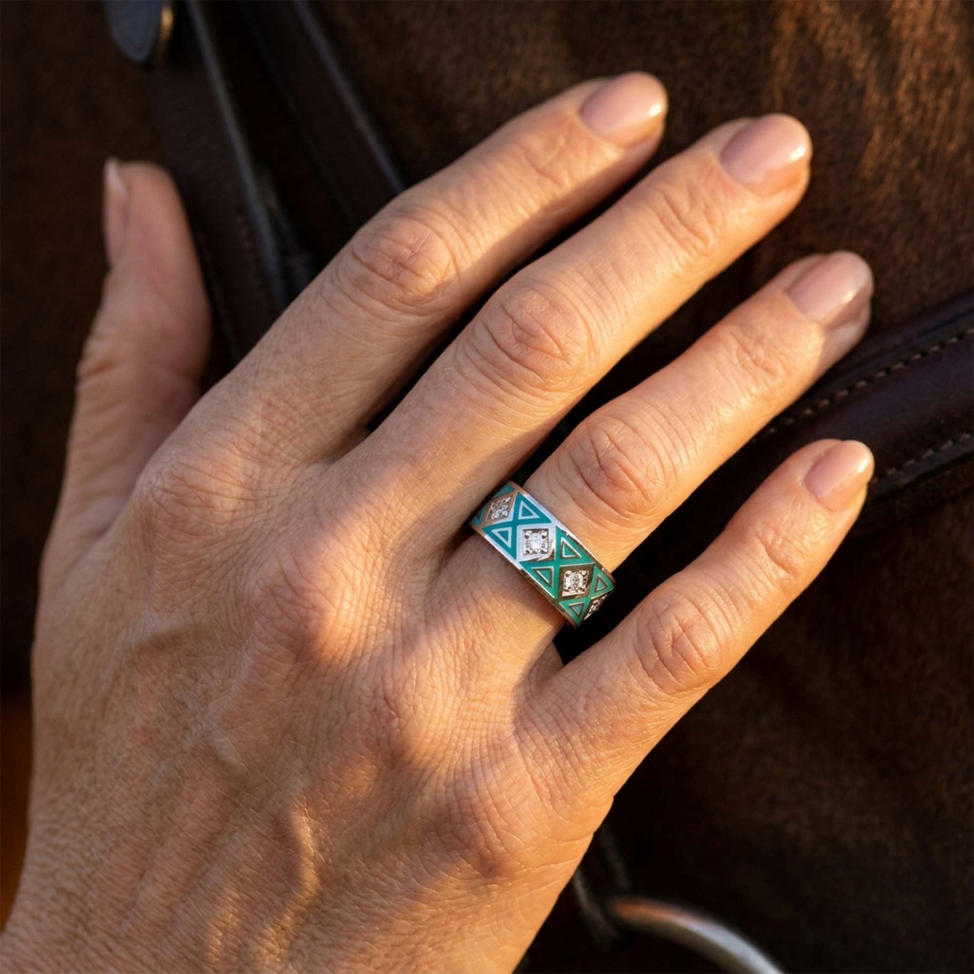 Totem Gleam Ring - Moissanite