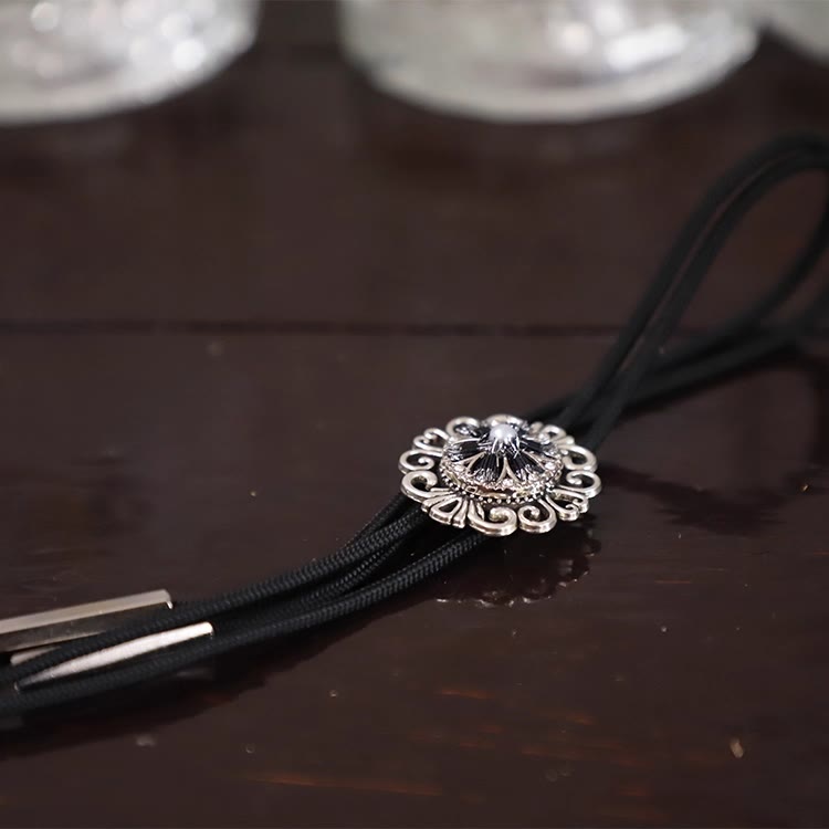 Exquisite Lace Imitation Pearl Round Pendant Bolo Tie