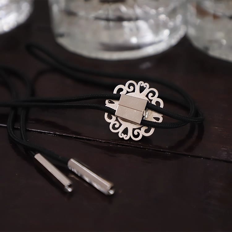 Exquisite Lace Imitation Pearl Round Pendant Bolo Tie