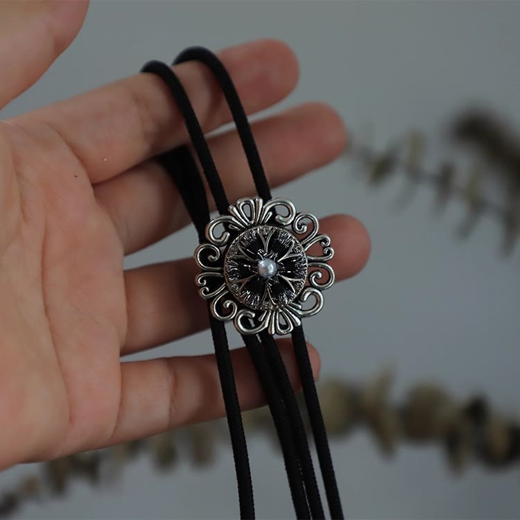 Exquisite Lace Imitation Pearl Round Pendant Bolo Tie