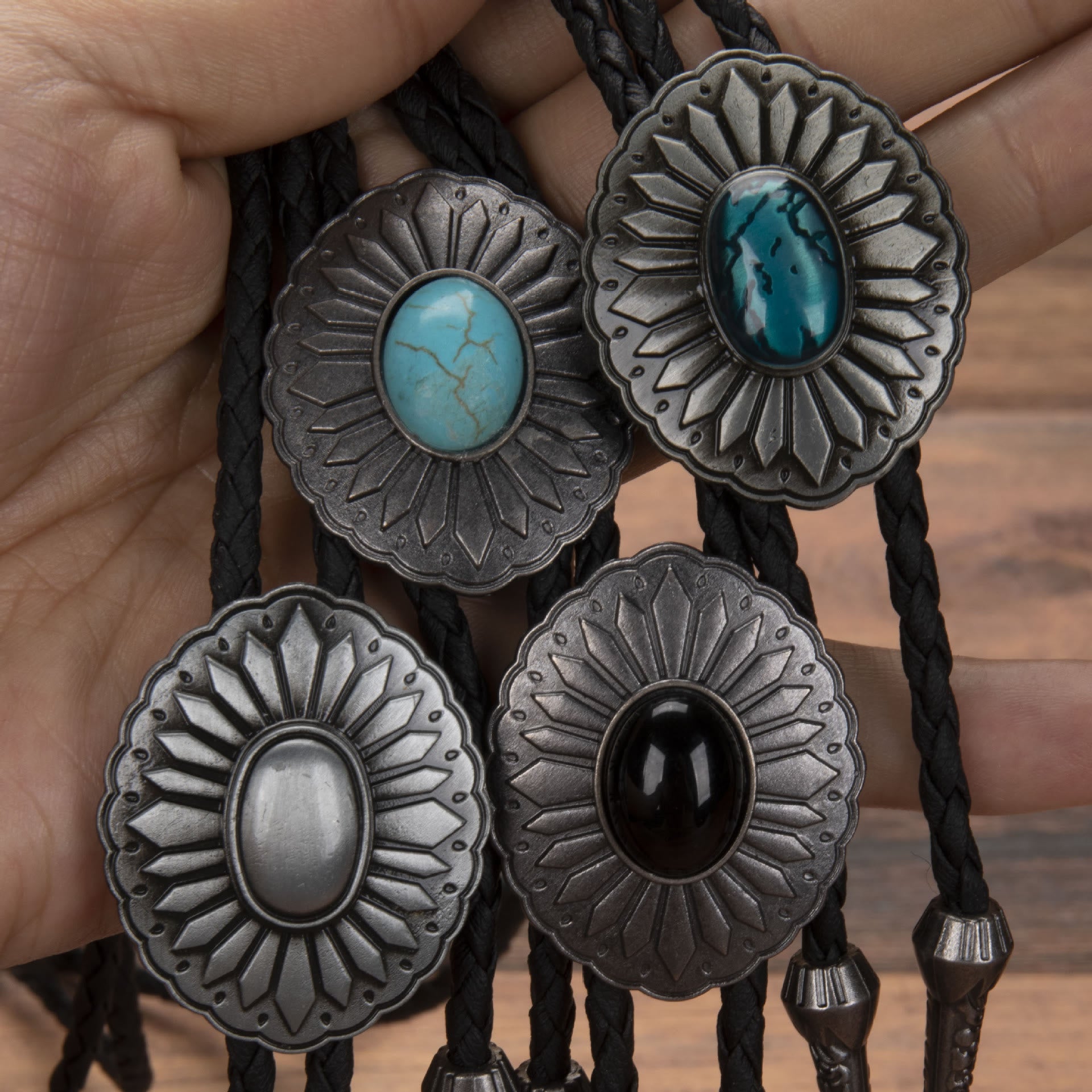 Exquisite Silver Oval Plate Turquoise Pendant Bolo Tie