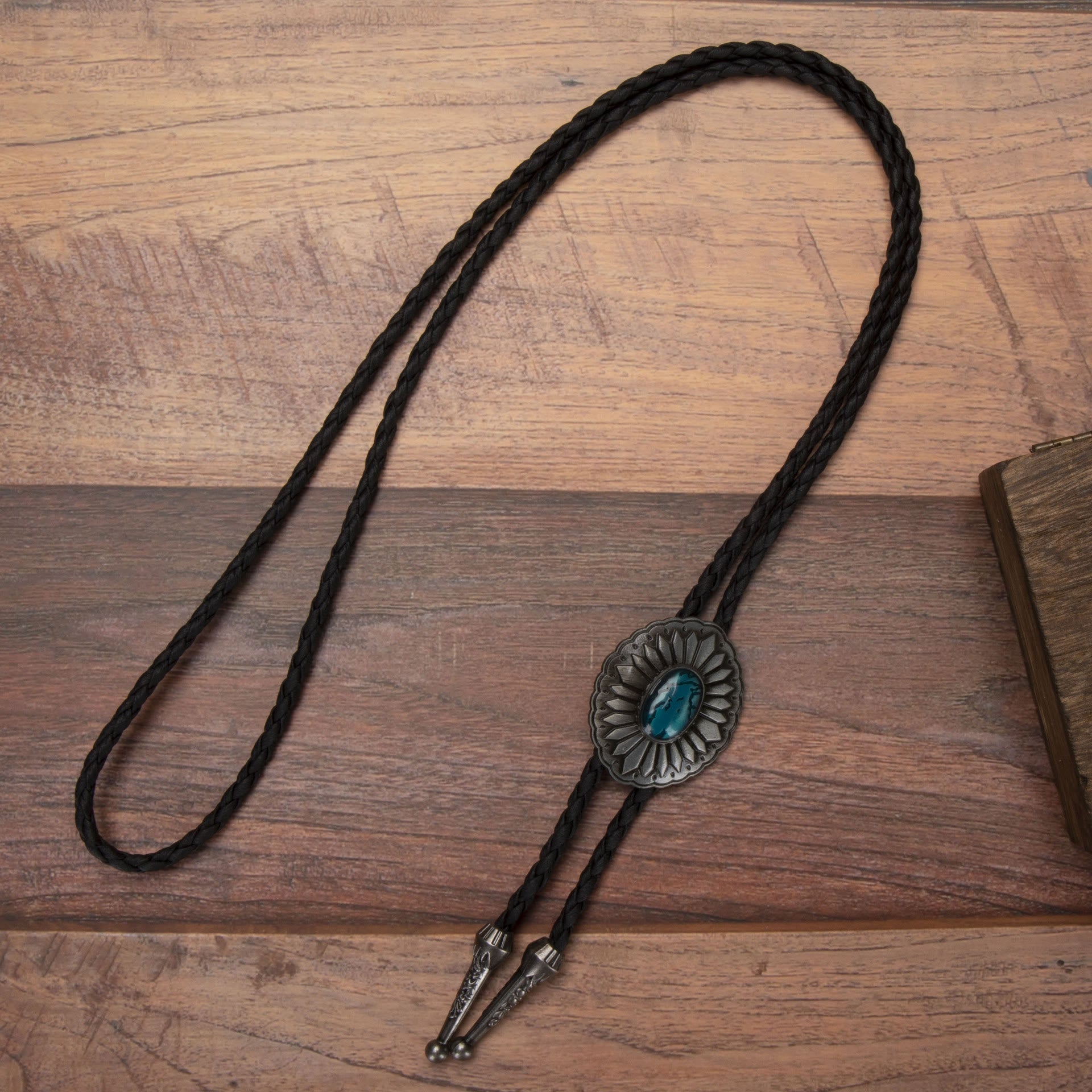 Exquisite Silver Oval Plate Turquoise Pendant Bolo Tie
