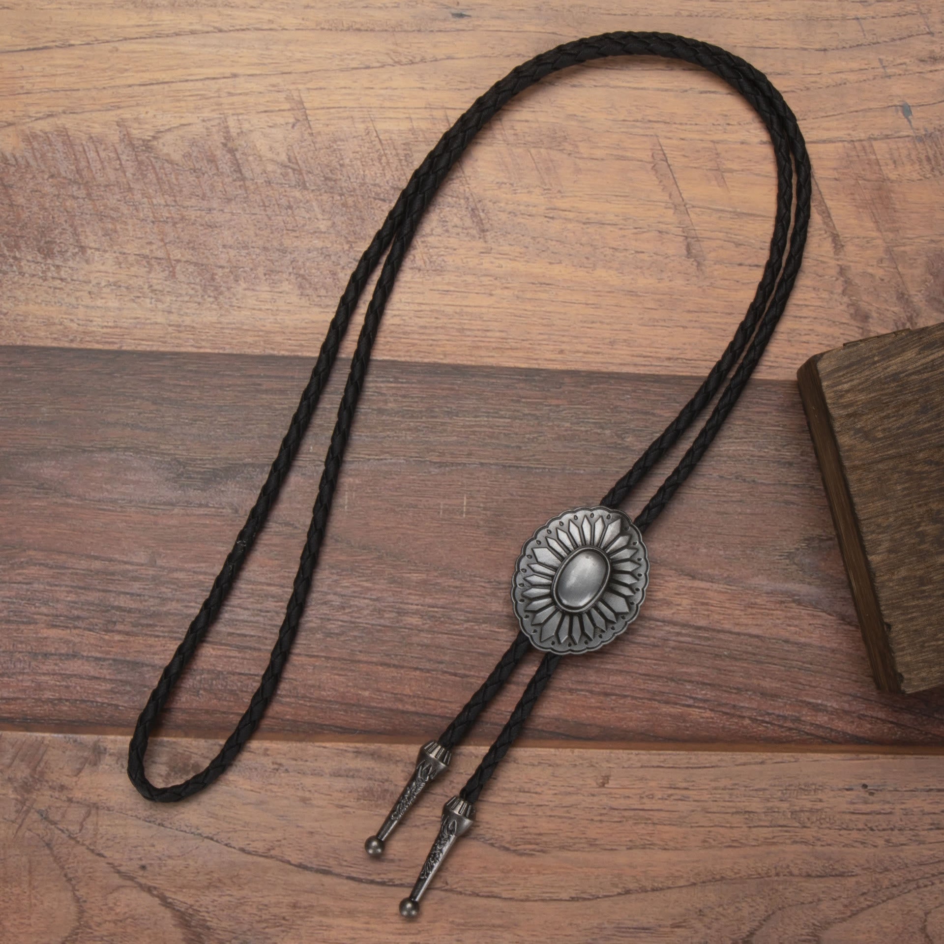 Exquisite Silver Oval Plate Turquoise Pendant Bolo Tie