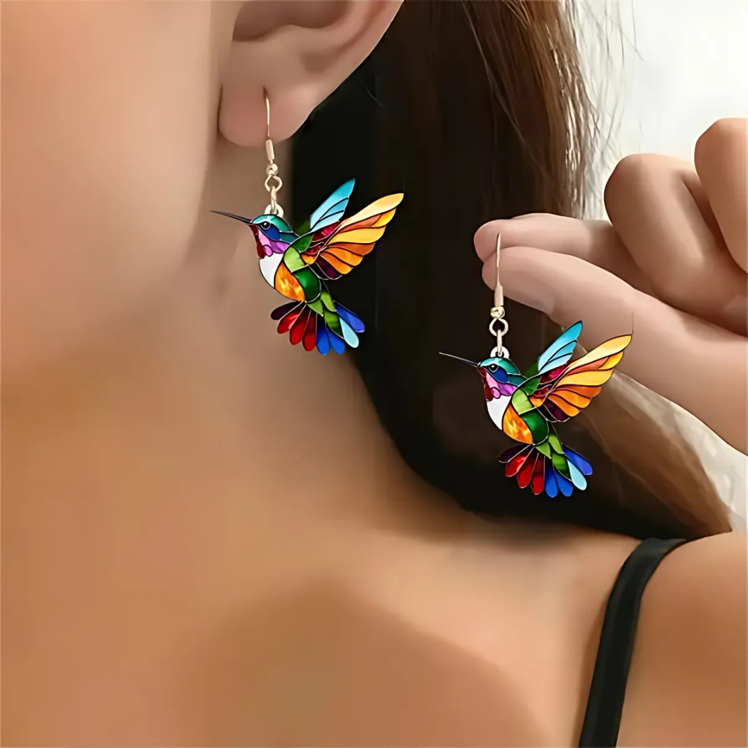 Stunning Hummingbird Pendant Necklace