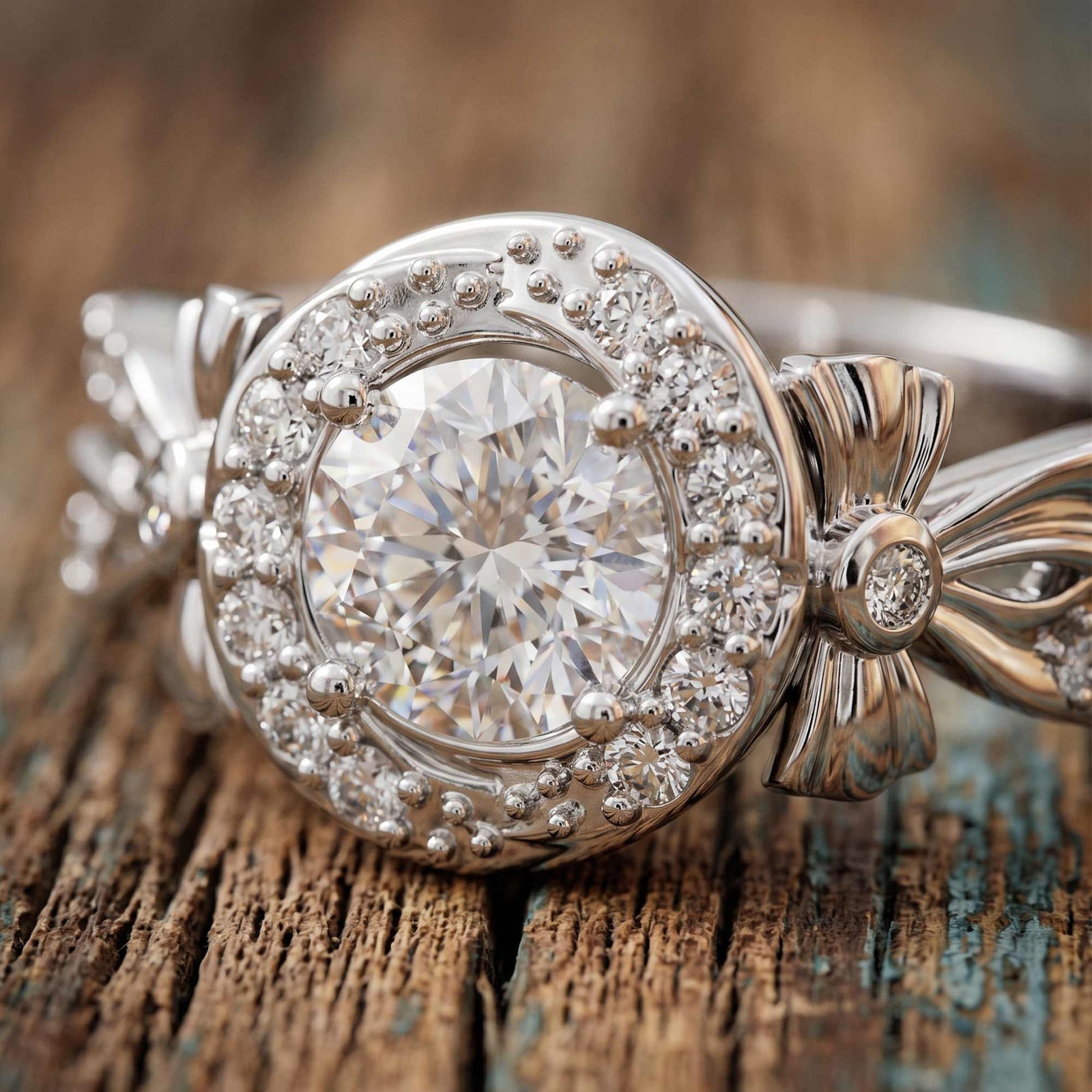 Graceful Bow Entwined Ring - Moissanite