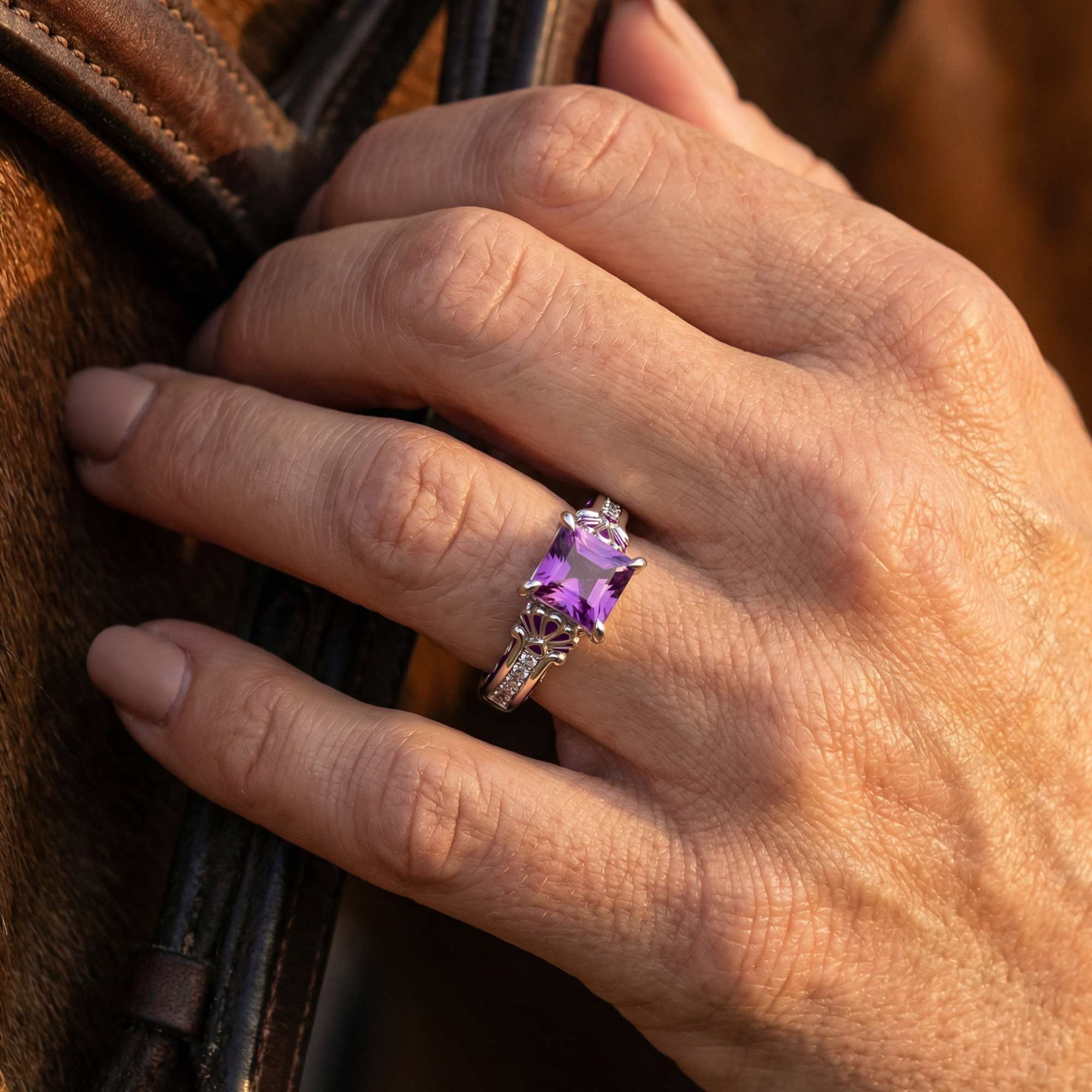 Lumen Crest Ring - Amethyst