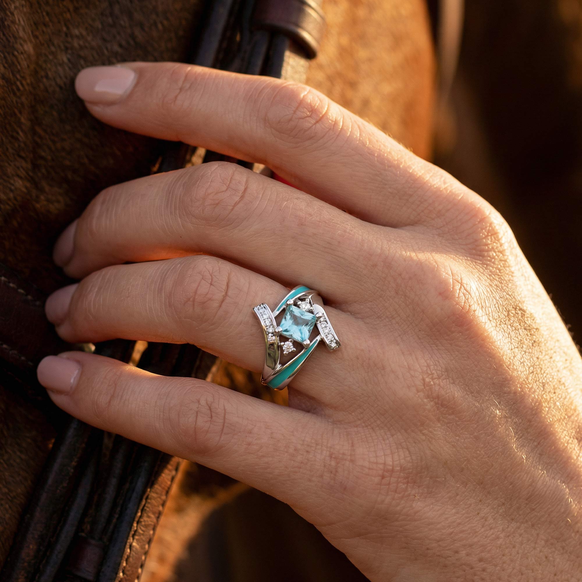 Milky Way Kiss Ring - Aquamarine