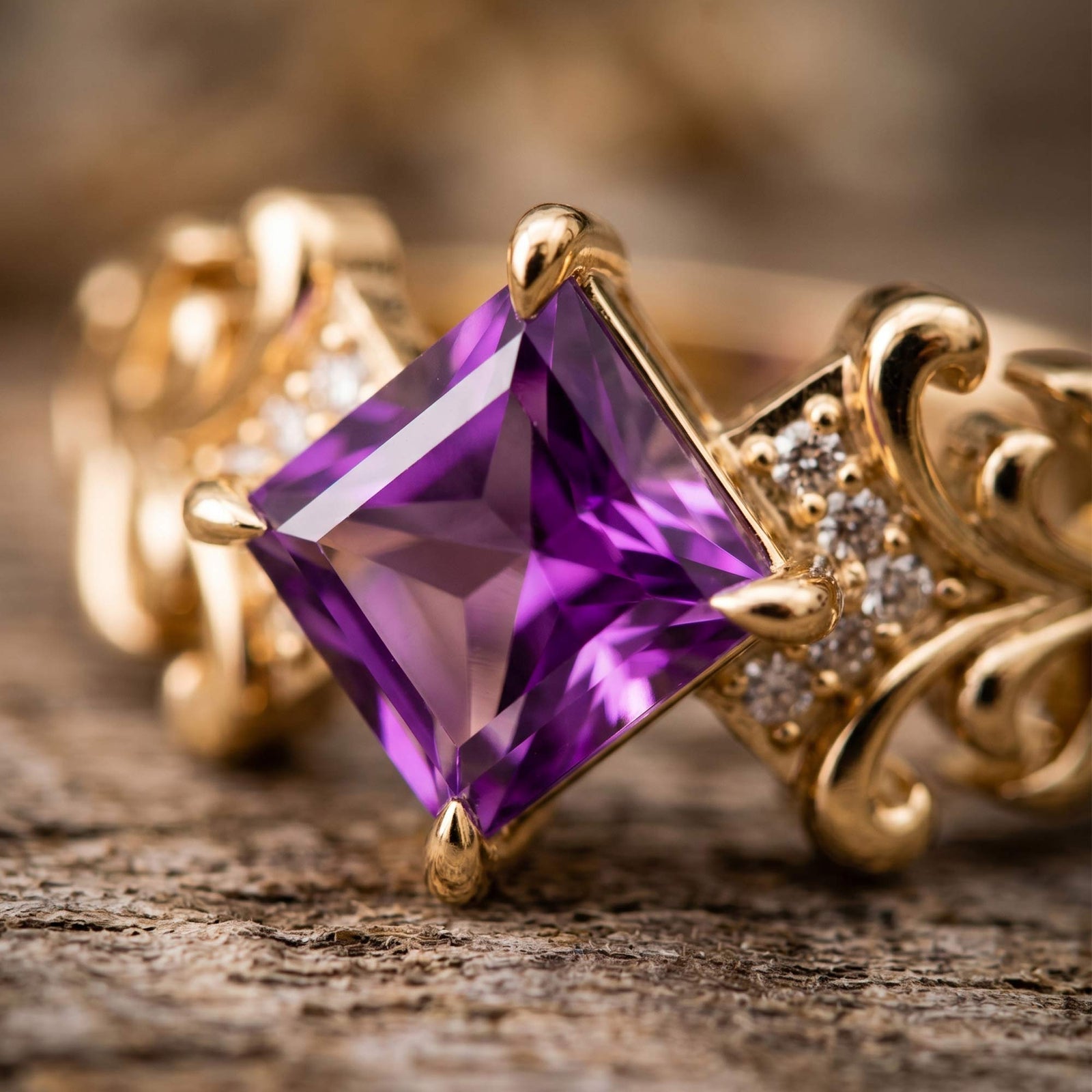 Sunspire Glow Ring - Amethyst